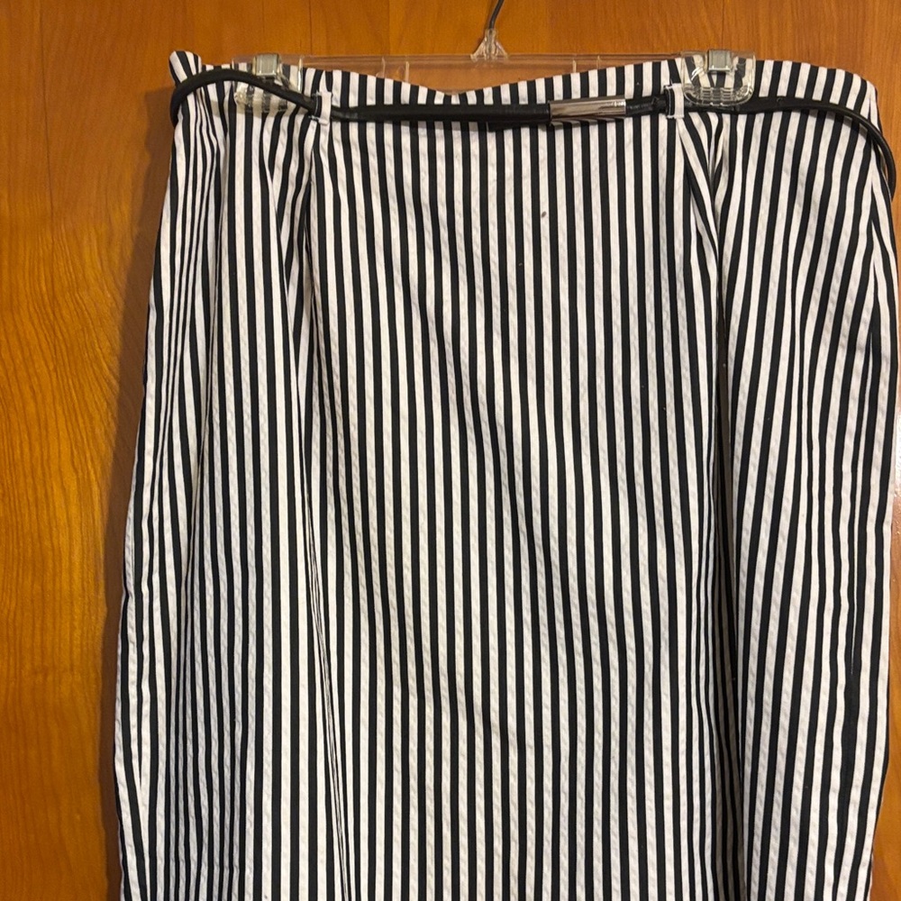 Ellen Tracy Monochrome Striped Pencil Skirt
